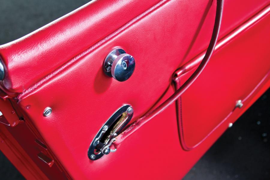  Jaguar XK140 MC Roadster 1956 года  (фото 28 из 44)